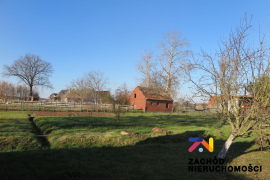 Dom z budynkami gospodarczymi- Karczówka